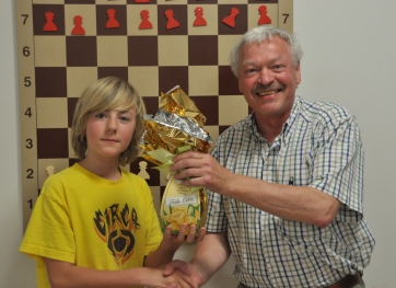 Das Ostereierblitzturnier wurde von Kilian Wohlleben (links) gewonnen