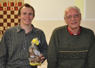 Das Osterhasenblitzturnier wurde ebenfalls von Lukas Müller (links) vor Hans Stolley gewonnen