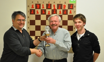 Horst Schindler (mitte) setzt sich gegen Fabian Ehmer (rechts) durch und ist somit Sieger des Pokalturniers 2011