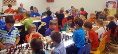 33 Kinder beim Schach-Schnuppertraining 2012