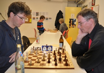 Oliver Dannenberger (Links) gewinnt das Thementurnier 2012